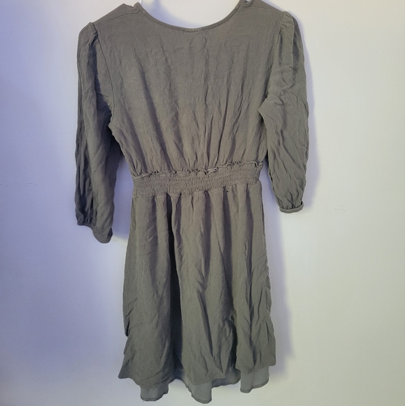 green dress - Picture 2 of 2